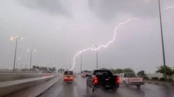 رياح مثيرة للغبار وأمطار رعدية مع زخات برد في طقس السعودية اليوم